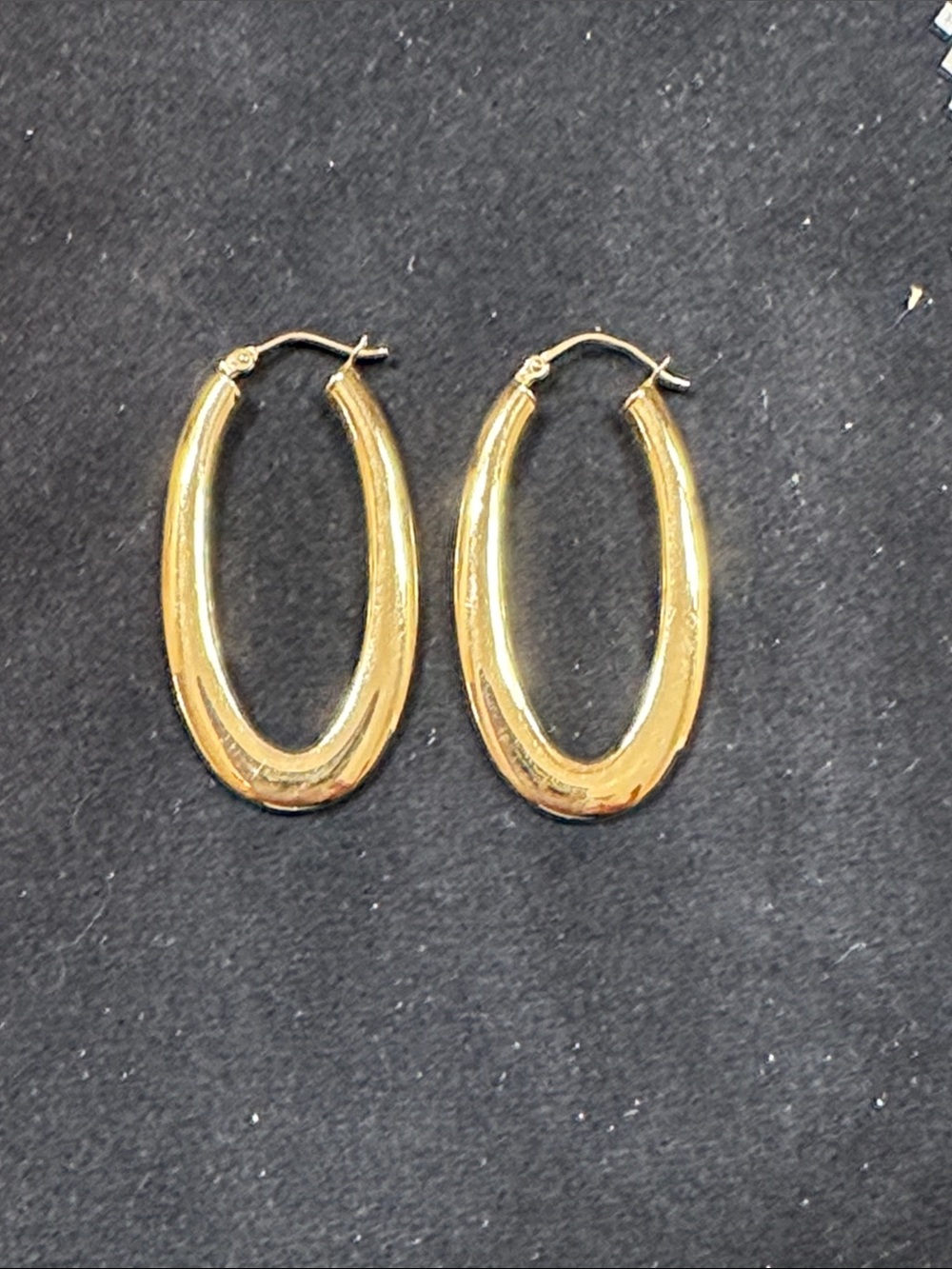 Gold Oval Hoop Earrings - Classic Women’s Jewelry